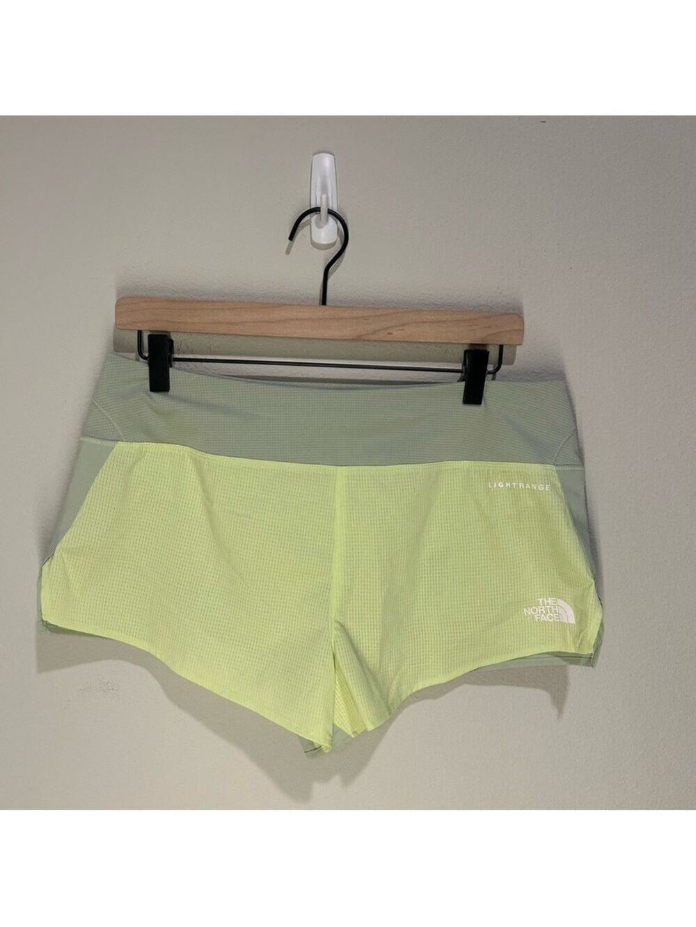 The North Face Summer LT 2.5" Shorts Women’s Medium Astro Lime Mist NWT